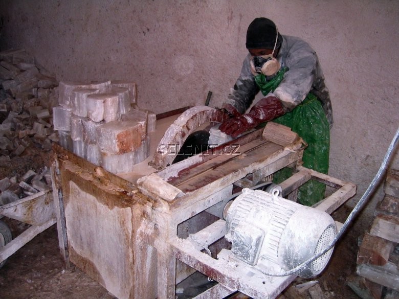 v�roba selenitov�ch lamp